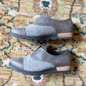 Sorel Women’s Major Wool and Leather Oxfords